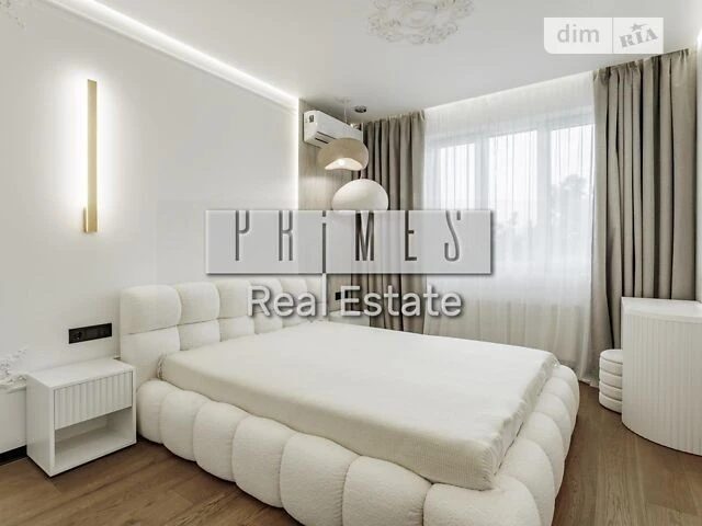 Sale of 3-room apartment 87.8 sq. m. on Yuliya Zdanovskaya Street 28 •