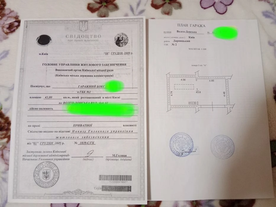 Великий цегляний одноповерховий приватизований гараж