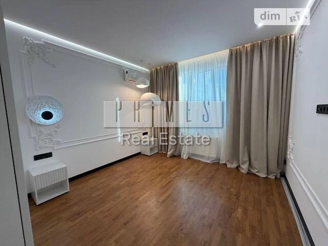 Sale of 3-room apartment 87.8 sq. m. on Yuliya Zdanovskaya Street 28 •