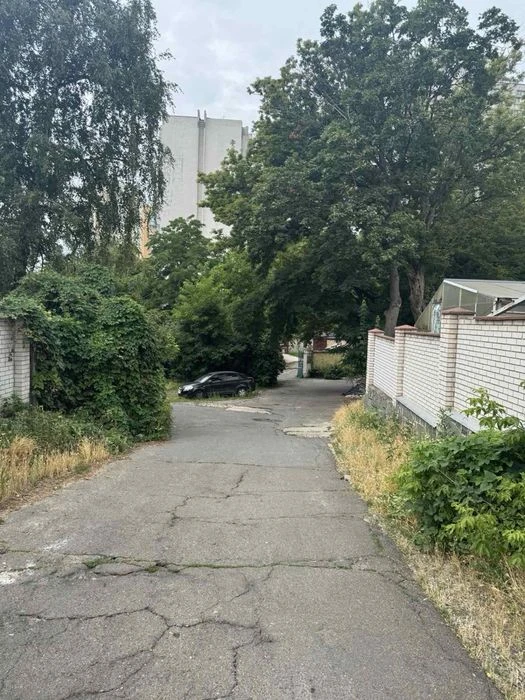 Гараж в собственности с документами на Соломенке