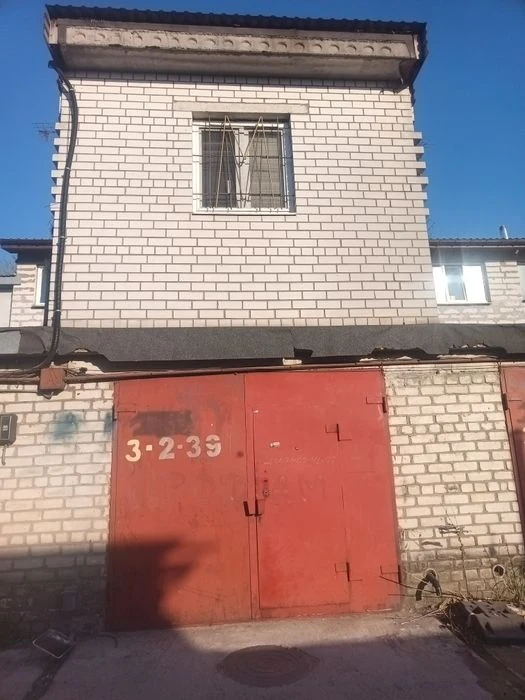 Україна м.Київ.Продаж, гараж 3 рівні 9м на 5 мет висота 2500