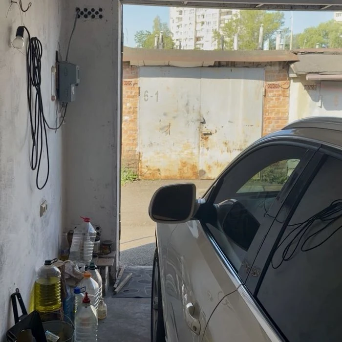 Капітальний цегляний гараж з великим підвалом (42 кв.м), ГБК