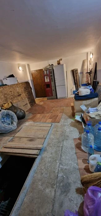 Продам трирівневий гараж з підвалом