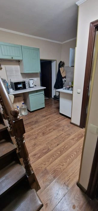 Продам трирівневий гараж з підвалом