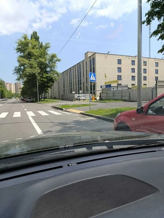 Гараж ГБК.Теремки. Цегляний Первый Поверх: 1-й сдаем в аренд