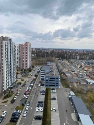 Відкриті машиномісця на 5-му рівні наземного паркінгу в ЖК М