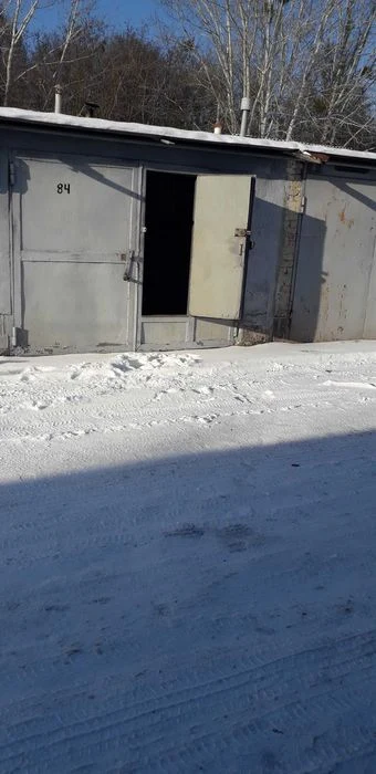 Продаю капітальний цегляний гараж з підвалом