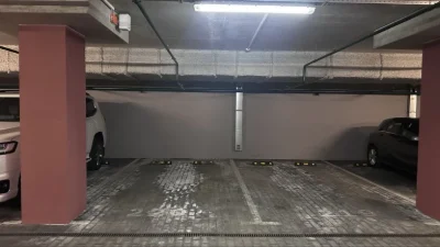 Паркинг . Dock 32 , Оболонь , р-н Рыбальский остров.