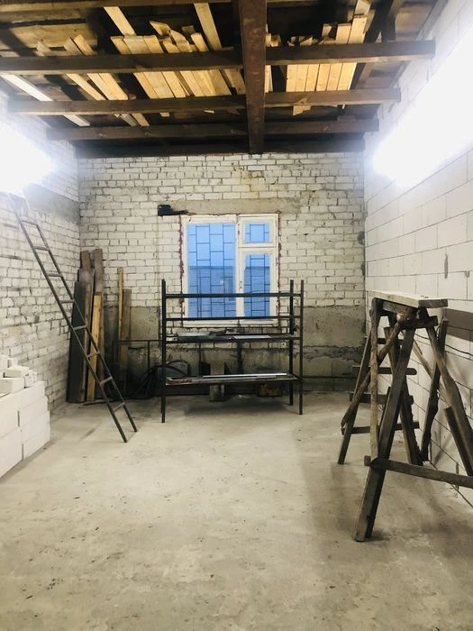 Продам гараж Подільский р-н, Бакинська 35а.