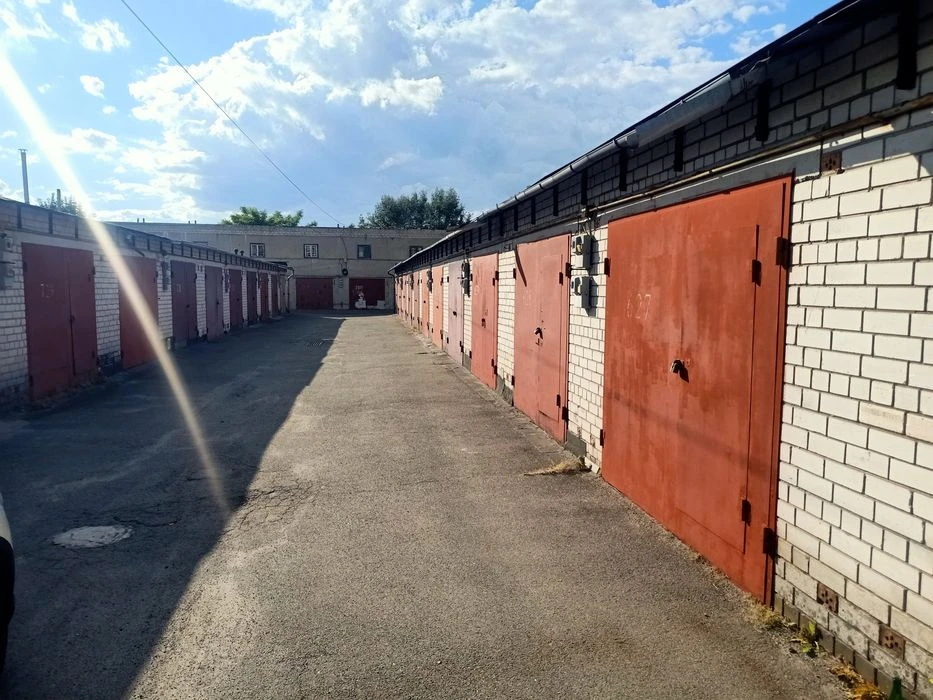 Гараж цегляний  з підвалом (Троєщина)
