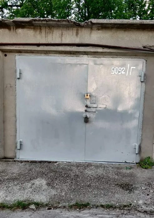 Продам  гараж на Титова 18б