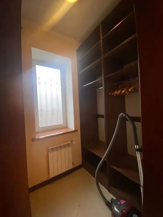 Оренда котеджу 417 м², Кучмин Яр вул.