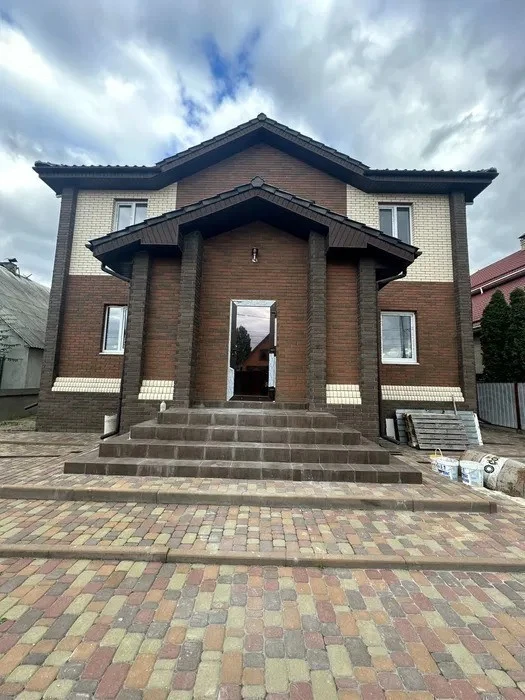 Оренда котеджу 350 м², Євгена Харченко вул.