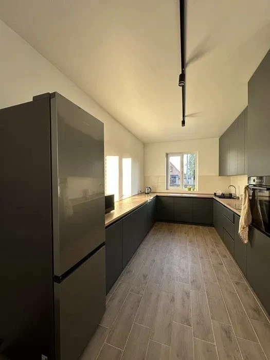 Оренда котеджу 350 м², Євгена Харченко вул.