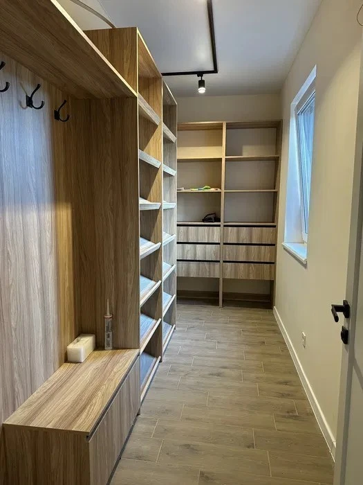 Оренда котеджу 350 м², Євгена Харченко вул.