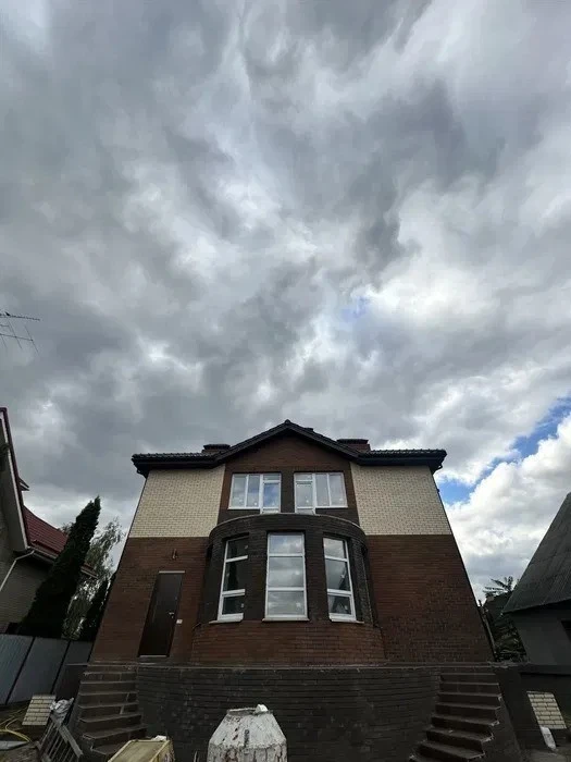 Оренда котеджу 350 м², Євгена Харченко вул.