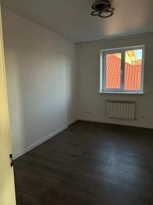 Оренда котеджу 350 м², Євгена Харченко вул.
