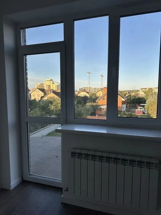 Оренда котеджу 350 м², Євгена Харченко вул.
