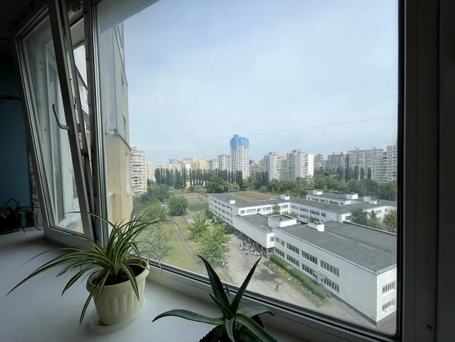 3-room apartment with renovation 87 sq. m, Revutskoho 13, Darnytskyi district