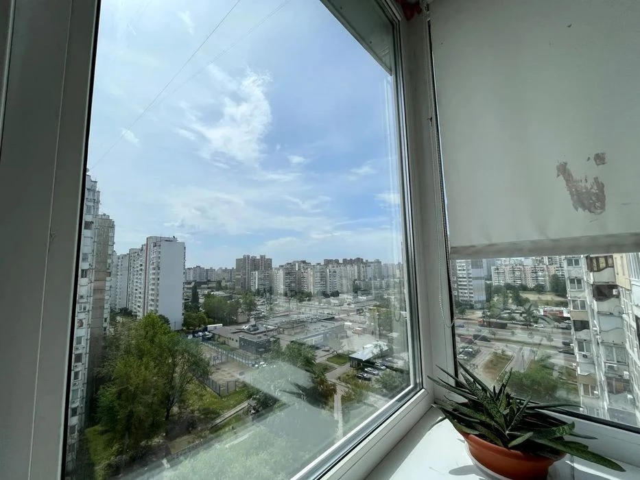 3-room apartment with renovation 87 sq. m, Revutskoho 13, Darnytskyi district
