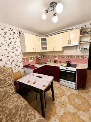 1ком в многоэтажке с кап ремонтом, мебелью и техникой.