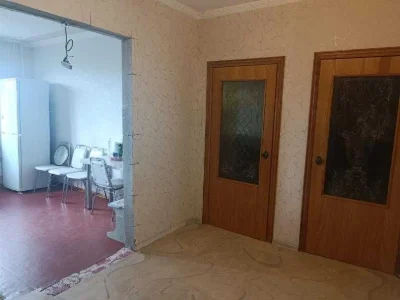 Selling a 3-bedroom apartment in Northern Saltovka.