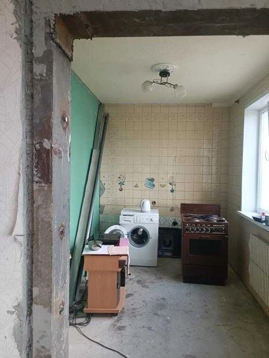 Selling a 3-bedroom apartment in Northern Saltovka.