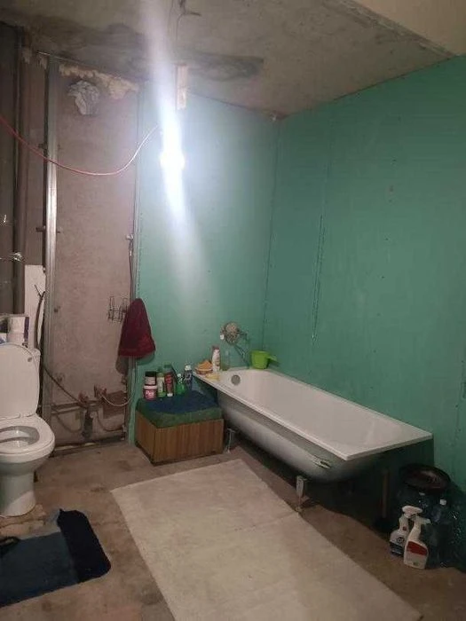 Selling a 3-bedroom apartment in Northern Saltovka.