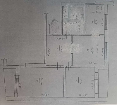 Selling a 3-bedroom apartment in Northern Saltovka.