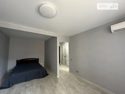 Sale of 1-room apartment 38 sq. m. on Serzh Lifarya St. 17A, apt. 1