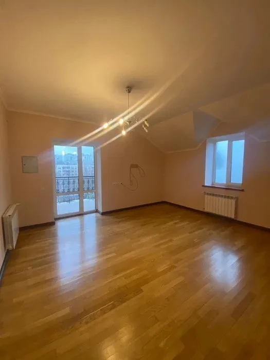 Оренда будинку 415 м², Кучмин Яр вул.