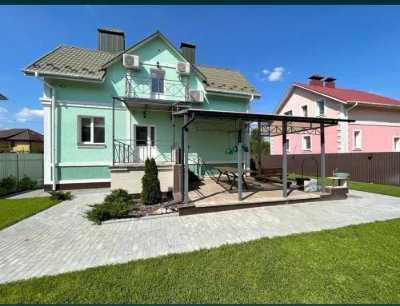 Оренда будинку 245 м², Стадіонна (Жуляни) вул.