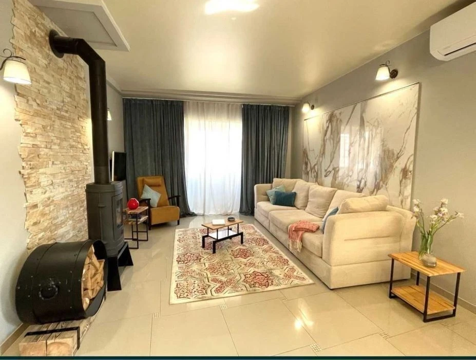 Оренда будинку 245 м², Стадіонна (Жуляни) вул.