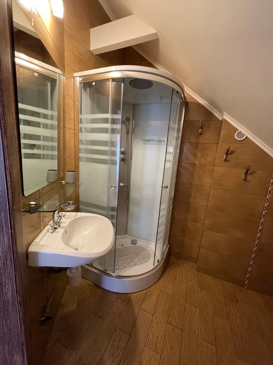 Оренда будинку 475 м², Добрий Шлях вул.