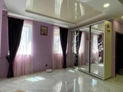 Оренда будинку 200 м², Карла Маркса вул., 1