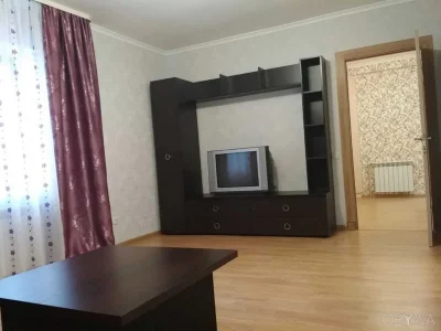 Просторий будинок у Дарницькому районі, біля лісу, неподалік