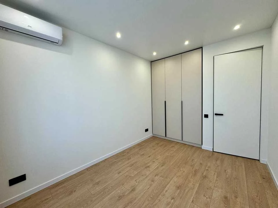 Будинок. Київ, Миколи Бажана просп.