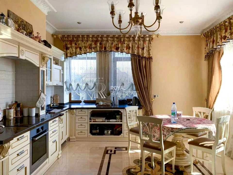 Будинок. Київ, Лісовий пров.