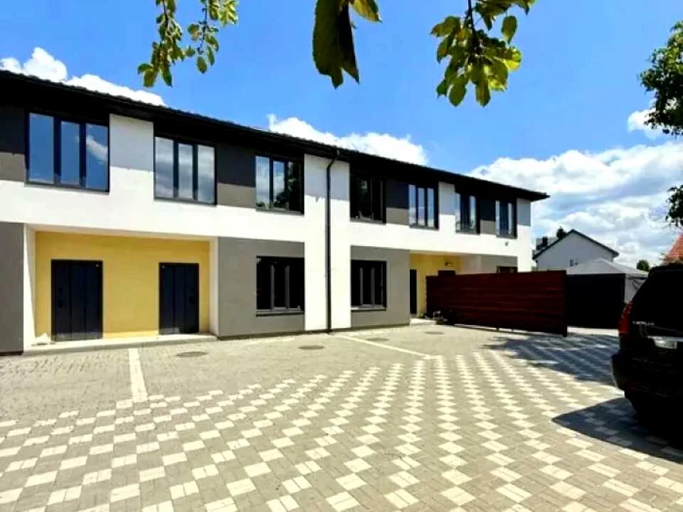 Будинок. Київ, Центральна вул.