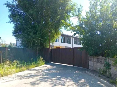 Будинок. Київ, Центральна вул.