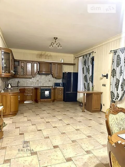 Довгострокова оренда будинку від посередника з верандою на в