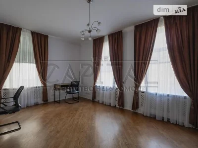 Довгострокова оренда будинку від посередника з гаражем на пр