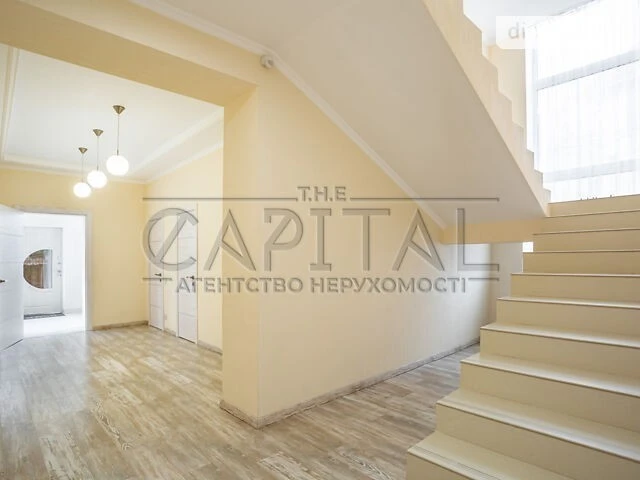 Довгострокова оренда будинку від посередника з верандою на в