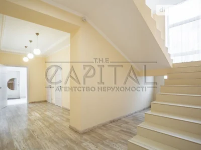 Довгострокова оренда будинку від посередника з верандою на в