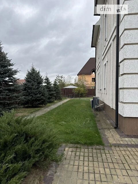 Довгострокова оренда будинку від посередника з верандою на в