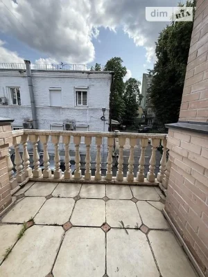 Довгострокова оренда будинку від посередника на вул. Євгена
