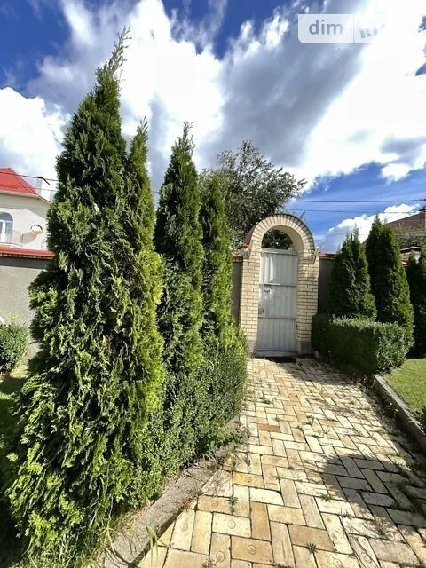 Довгострокова оренда будинку від власника з гаражем на вул.