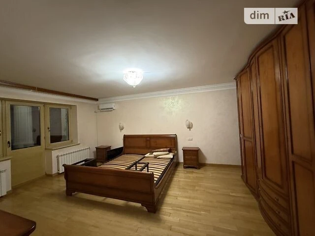 Довгострокова оренда будинку від власника з верандою на наб.