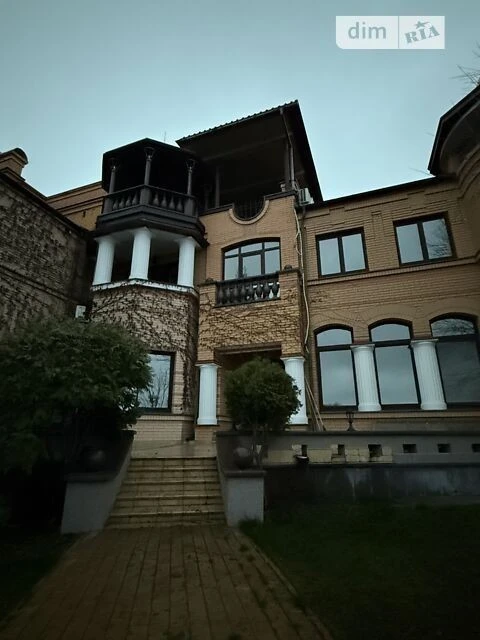 Довгострокова оренда будинку від власника з верандою на наб.