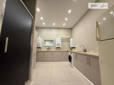 Довгострокова оренда будинку від посередника з верандою на в
